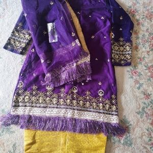 Purple Jamawar Trouser Suit | Organza Dupatta | Pakistani Formal Wedding Outfit